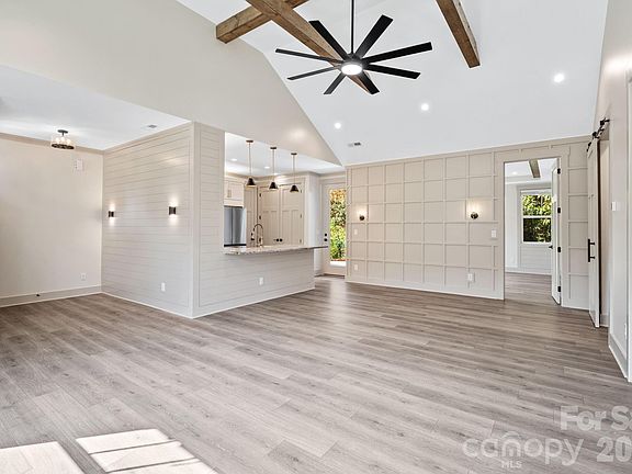 5th image of 10 Heartleaf Cir