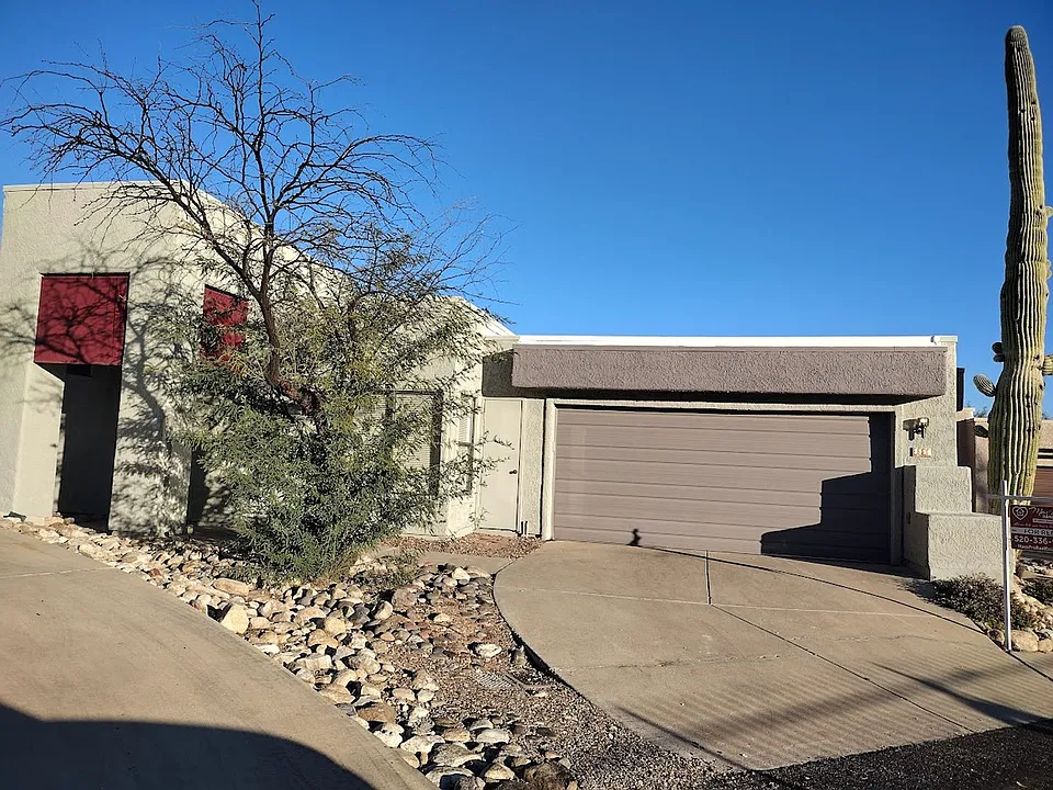5556 N Carnelian Dr