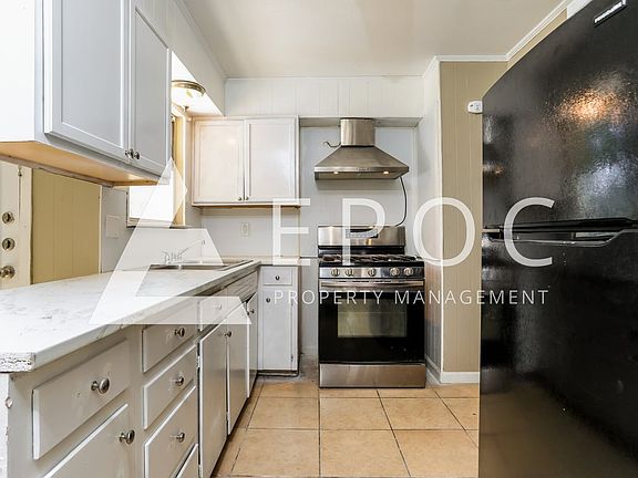3rd image of 1401 Duval Dr