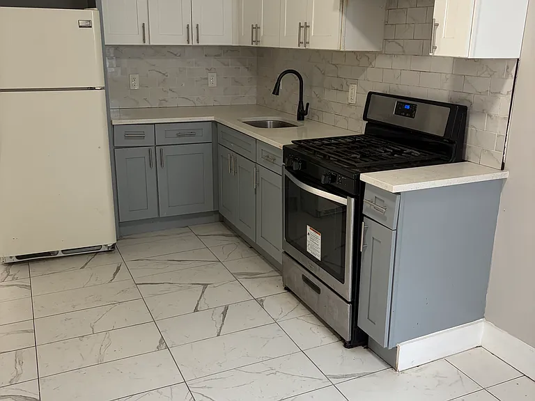 494 S 18th St #3 — Photo 3