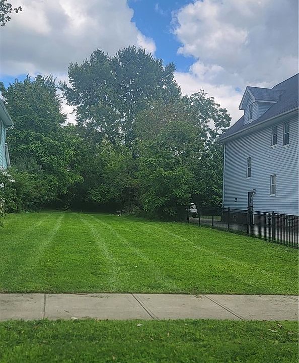 1st image of 3669 E 147th St