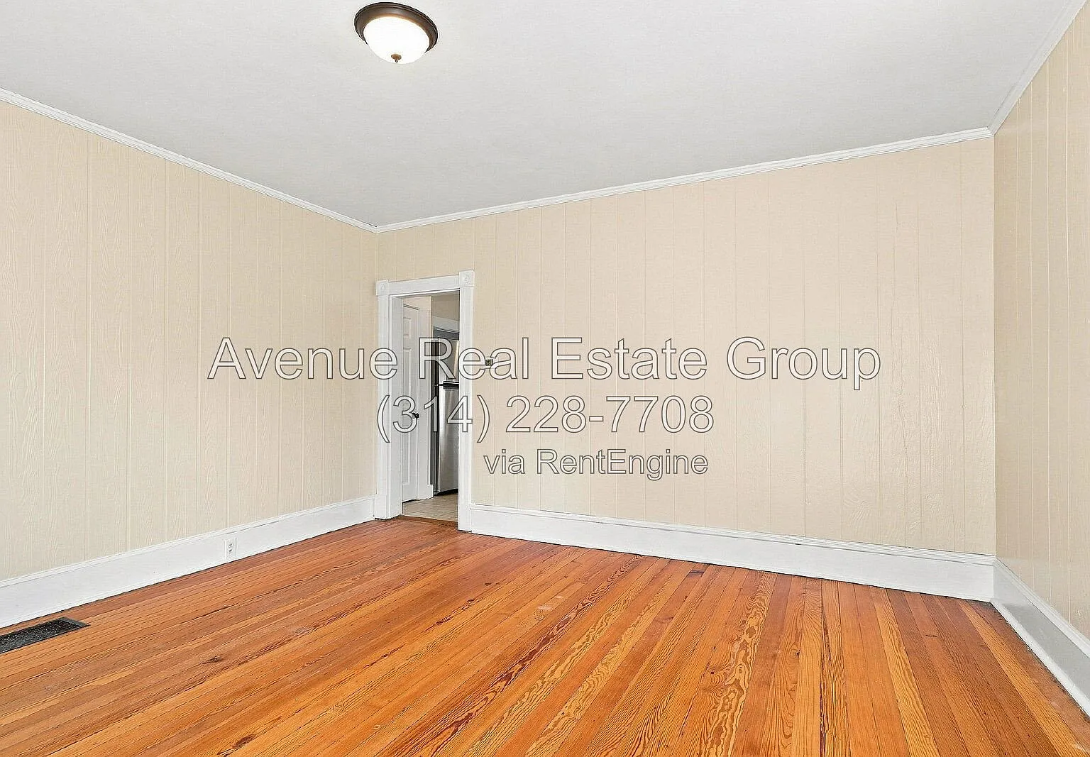 3 bed, 1.0 bath, 800 sqft, $1,950 — Photo 4