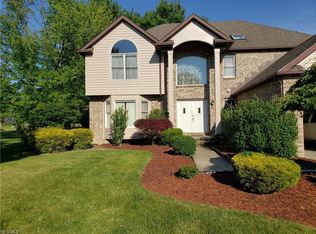 335 Woodbridge Gln, Richmond Heights, OH 44143