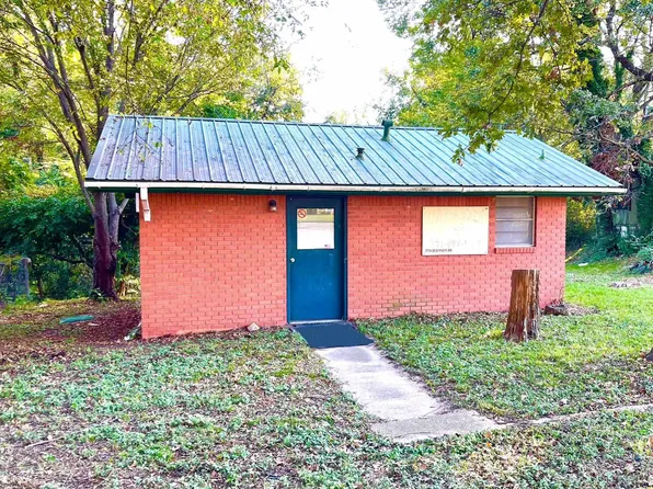 2734 Old Paris Rd, Mount Pleasant, TX 75455