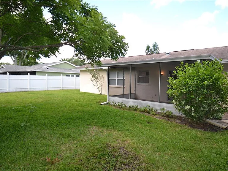 2357 White Oak Cir — Photo 38