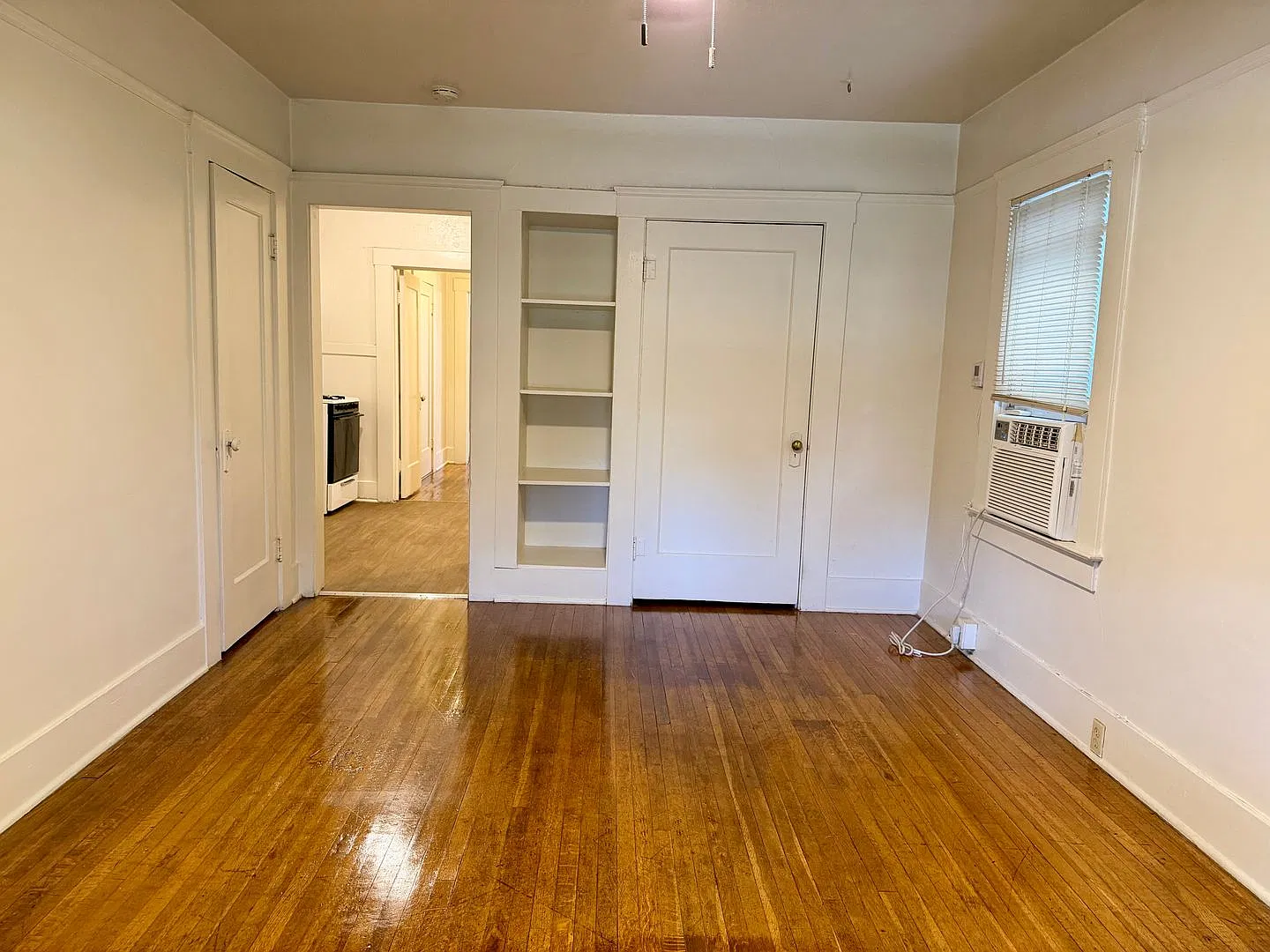 680 Hedges-1327 Linden Ave — Photo 4