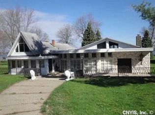 8886 Maple Dr, Cicero, NY 13039