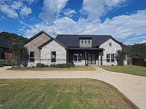 740 Arledge St, Azle, TX 76020