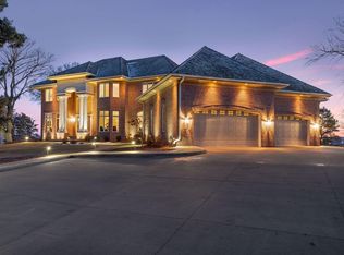 11039 Bell Oaks Estate Rd, Eden Prairie, MN 55347