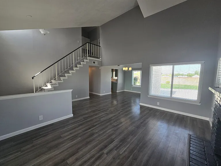 1621 W Newgrove St — Photo 7