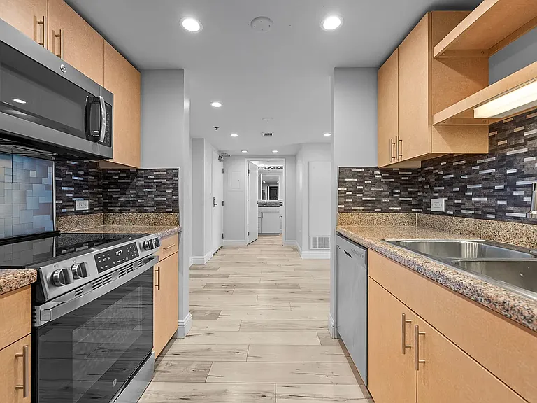425 W Beech St #804 — Photo 12