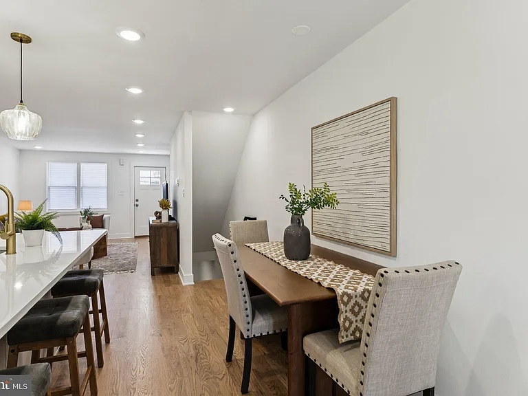 732 Harry St — Photo 15