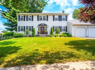 1 Glynn Ct, Parlin, NJ 08859