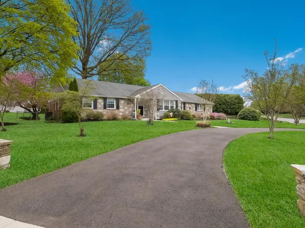 1033 Corn Crib Dr, Huntingdon Valley, PA 19006