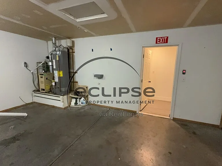 560 Huntington Point Ln — Photo 35