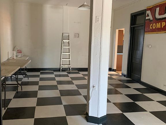 5th image of 19 E Iowa Ave