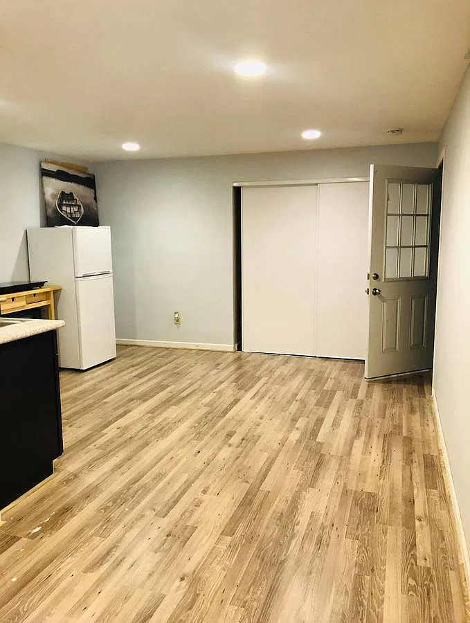 Studio, 400 sqft, $1,300 — Photo 1