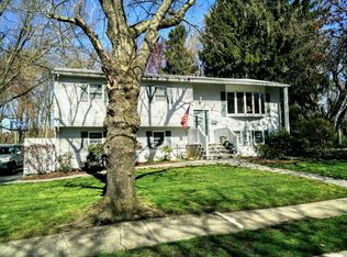 8 Greeley Ct, Middletown, NJ 07748