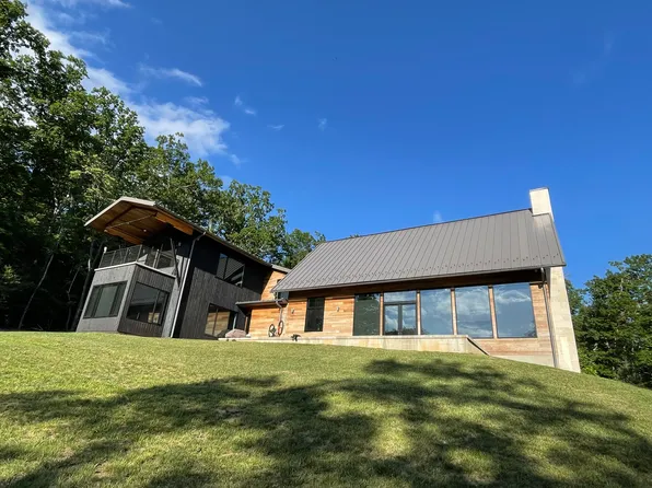 539 Valley Oaks Rd, Hendersonville, NC 28739