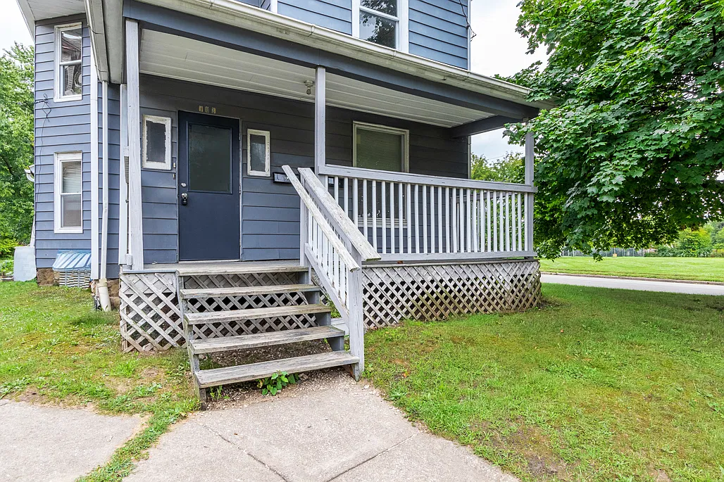 3 bed, 800 sqft, $1,095 — Photo 2