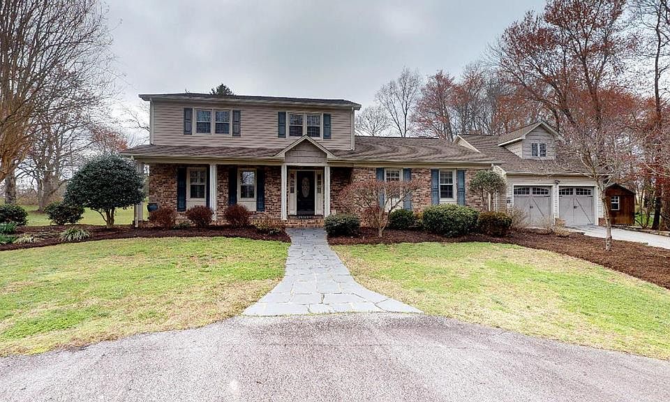 1st image of 326 Laurel Woods Dr