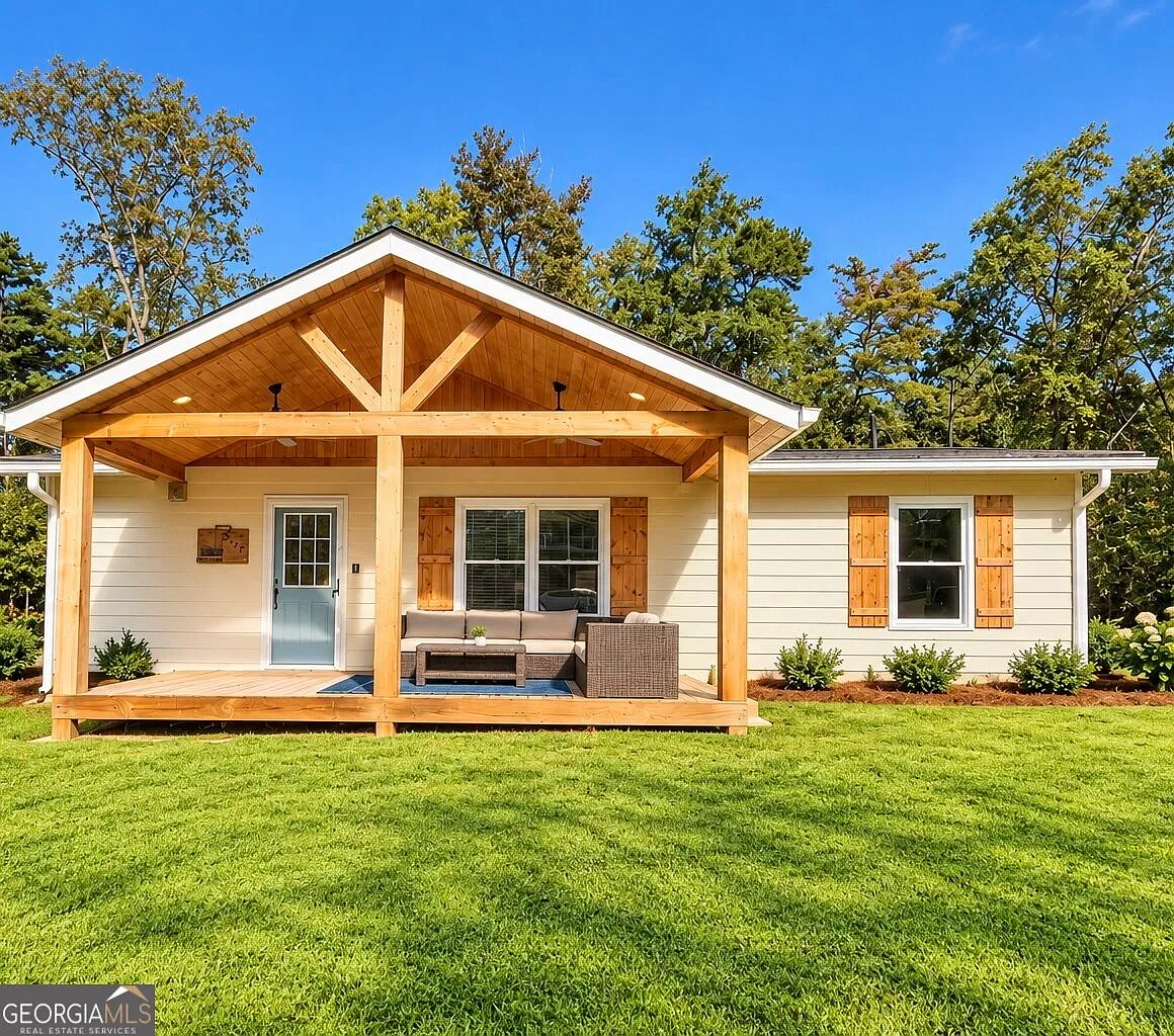 3 bed, 2.0 bath, 960 sqft, $3,300 — Photo 1