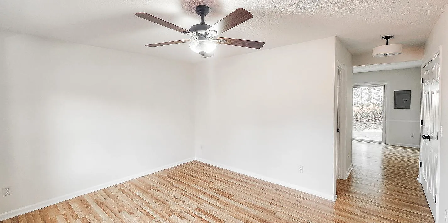 2 bed, $995 — Photo 2