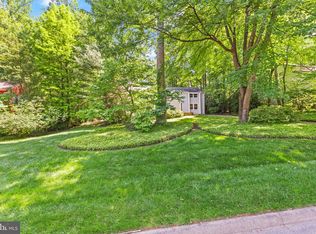 1925 Upper Lake Dr, Reston, VA 20191