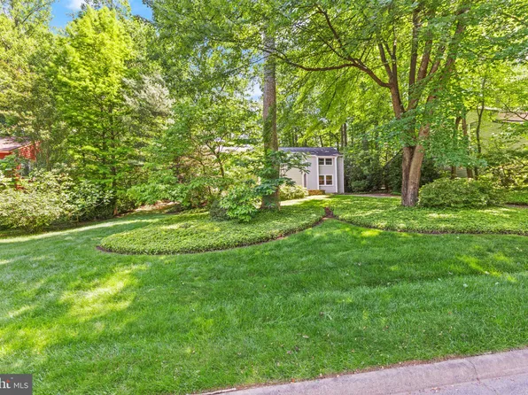 1925 Upper Lake Dr, Reston, VA 20191