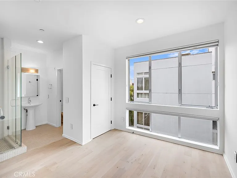 4151 Redwood Ave #106 — Photo 22
