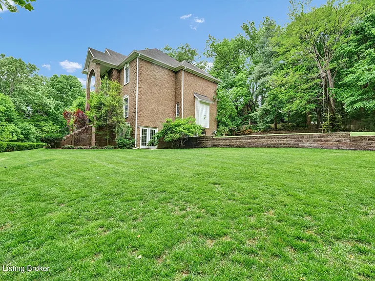 560 N Hubbards Ln — Photo 67