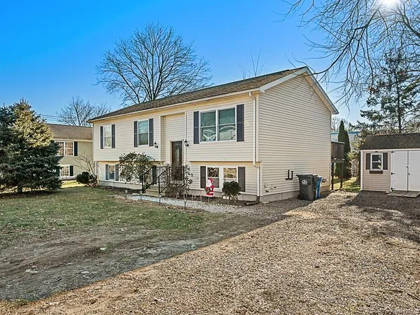 19 Central Avenue, Griswold, CT 06351