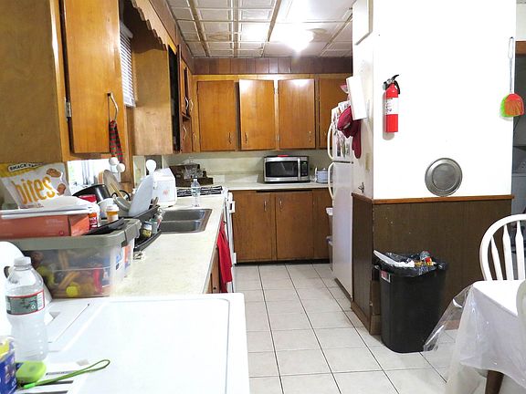 3rd image of 22 Kinsley Street