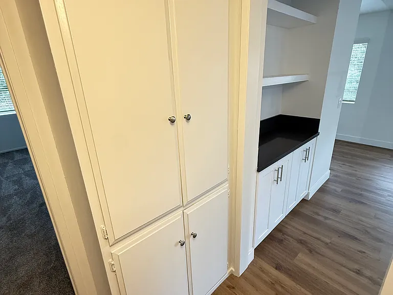California Euclid Apartments — Photo 28