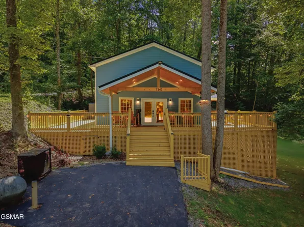 760 Boone Acres Ln, Pigeon Forge, TN 37863