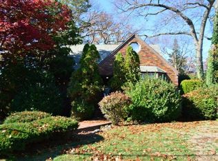 40 Edgewood Rd, Valley Stream, NY 11580