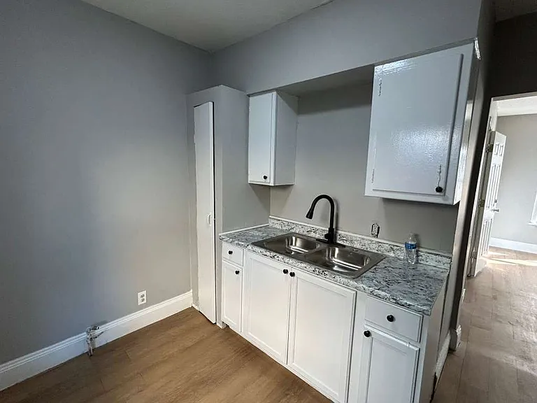 1093 E 147th St #1 — Photo 14