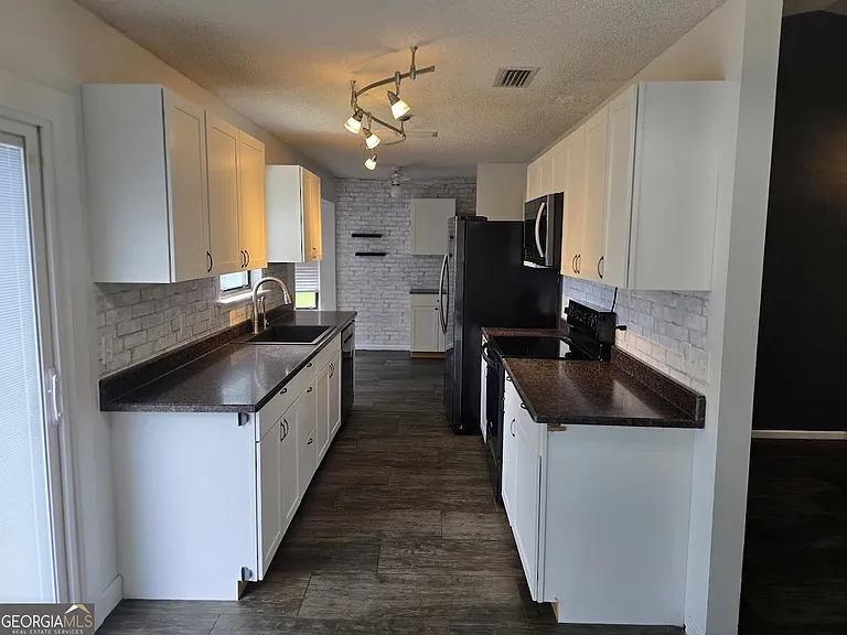 1001 Regal Rd — Photo 15