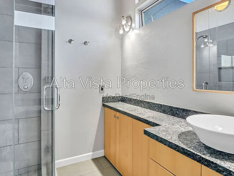 2569 Loring St — Photo 32