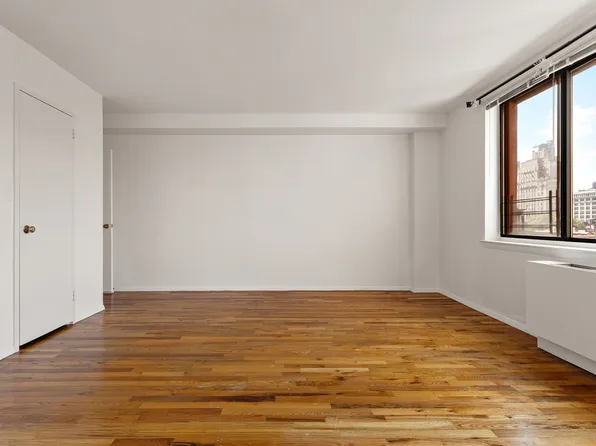252 West 17th Street 8A image 2 of 10