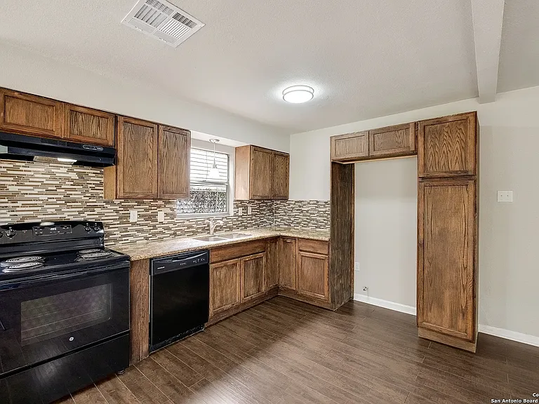 9214 Cliffvale St — Photo 11