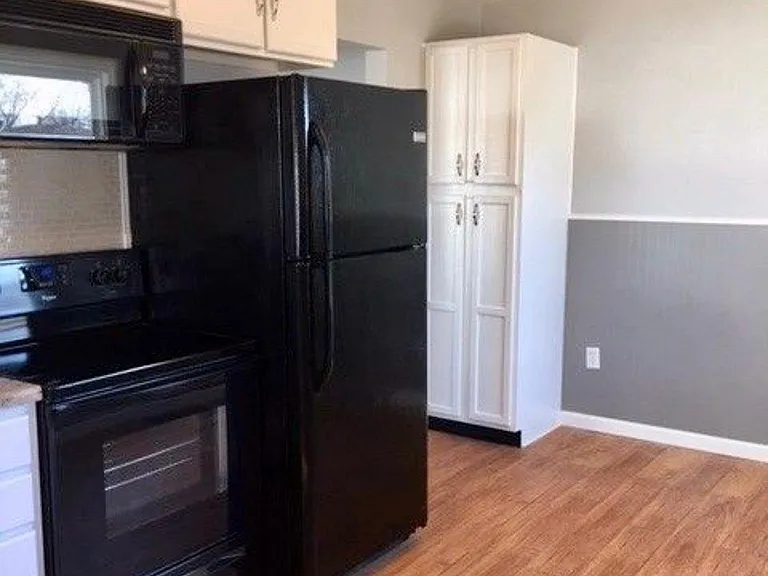 2225 S Grove St — Photo 3