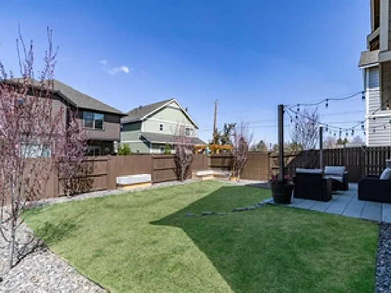 3136 NE Flagstone Ave — Photo 25