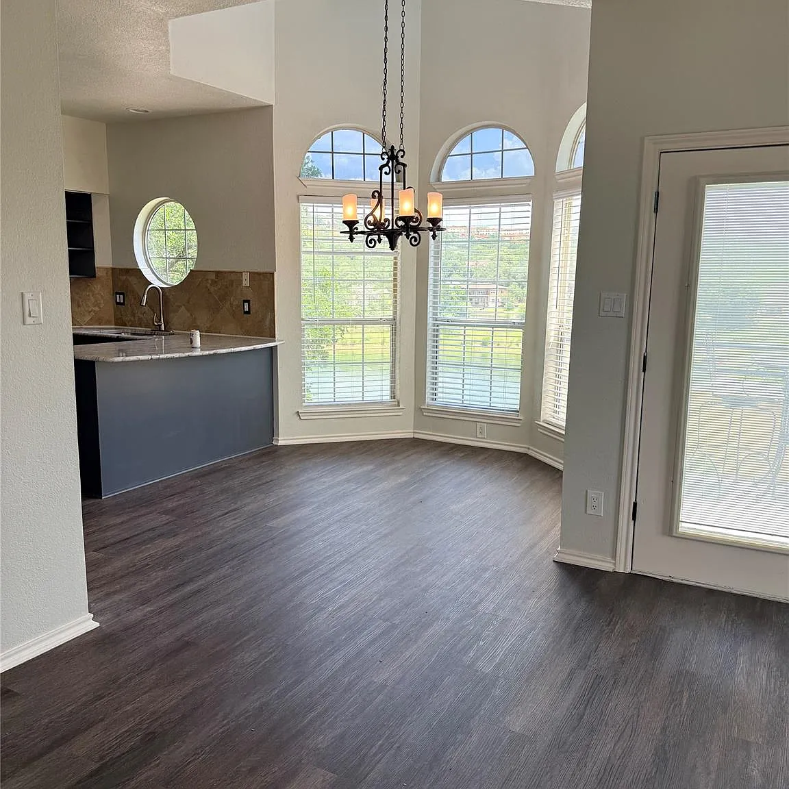1 bed, 1.5 bath, 842 sqft, $1,700 — Photo 4