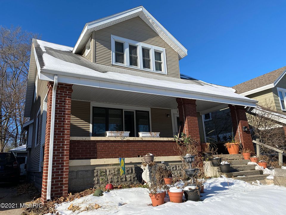 1st image of 1033 Widdicomb Ave NW