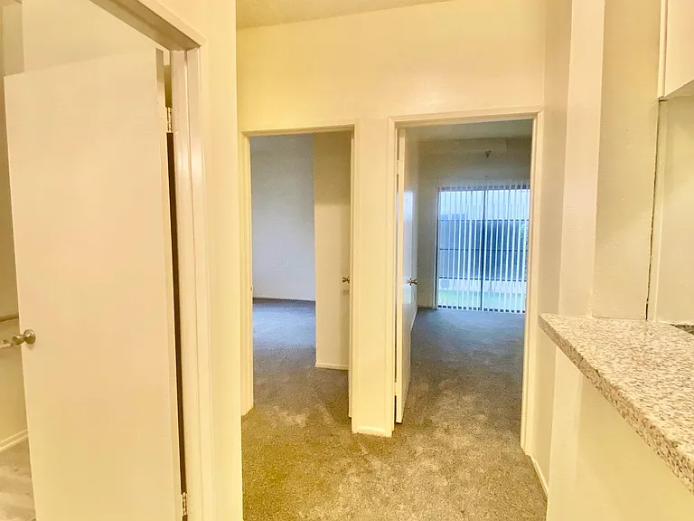 7343 Balboa Blvd #101 — Photo 9
