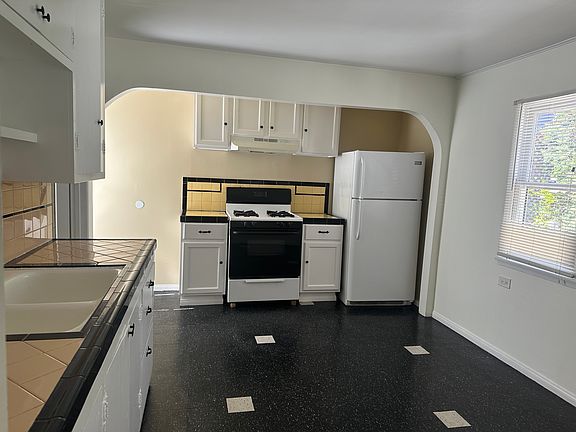 3rd image of 4312 Willow Brook Ave #1/4