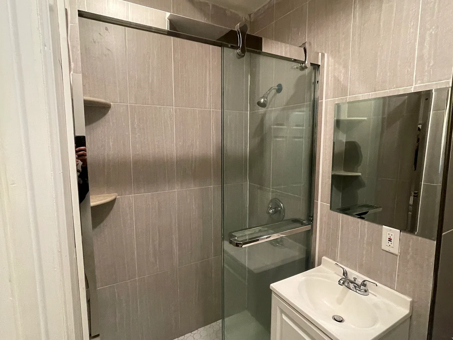 2 bed, 820 sqft, $1,400 — Photo 2