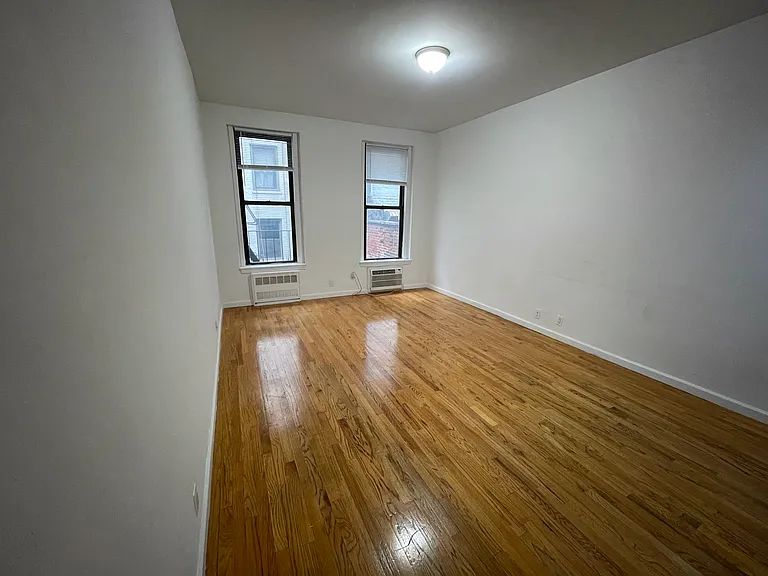 1473 1st Ave #1D — Photo 2