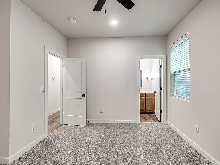608 W 2nd St #110 — Photo 18